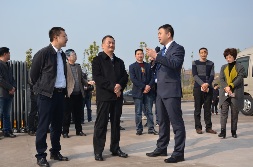 內(nèi)江副市長曾云忠等領(lǐng)導工蒞臨公司檢察指導